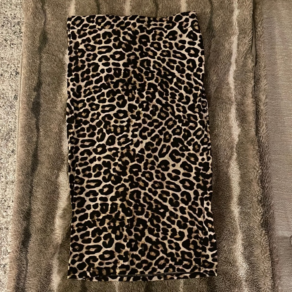 FOREVER 21- Leopard print Pencil skirt sz small